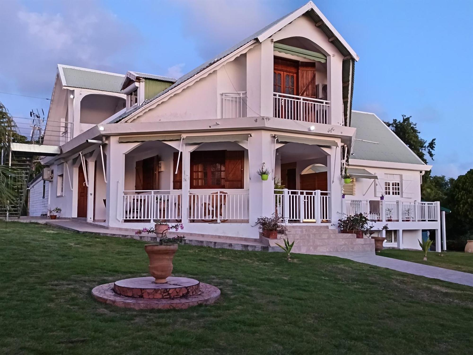 L'Aseta Paradise Grand-Bourg  Exterior photo